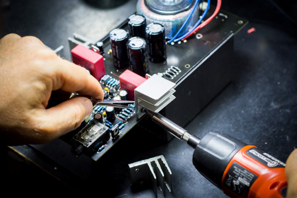 Assistência técnica em instrumentos de medição industrial.